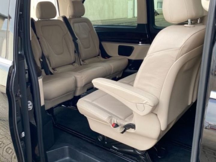 Intérieur cuir beige Mercedes Classe V vtc Biarritz avec sièges confort