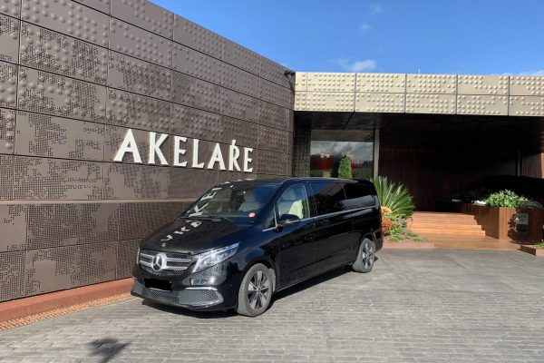 Chauffeur privé avec Mercedes Classe V à Biarritz